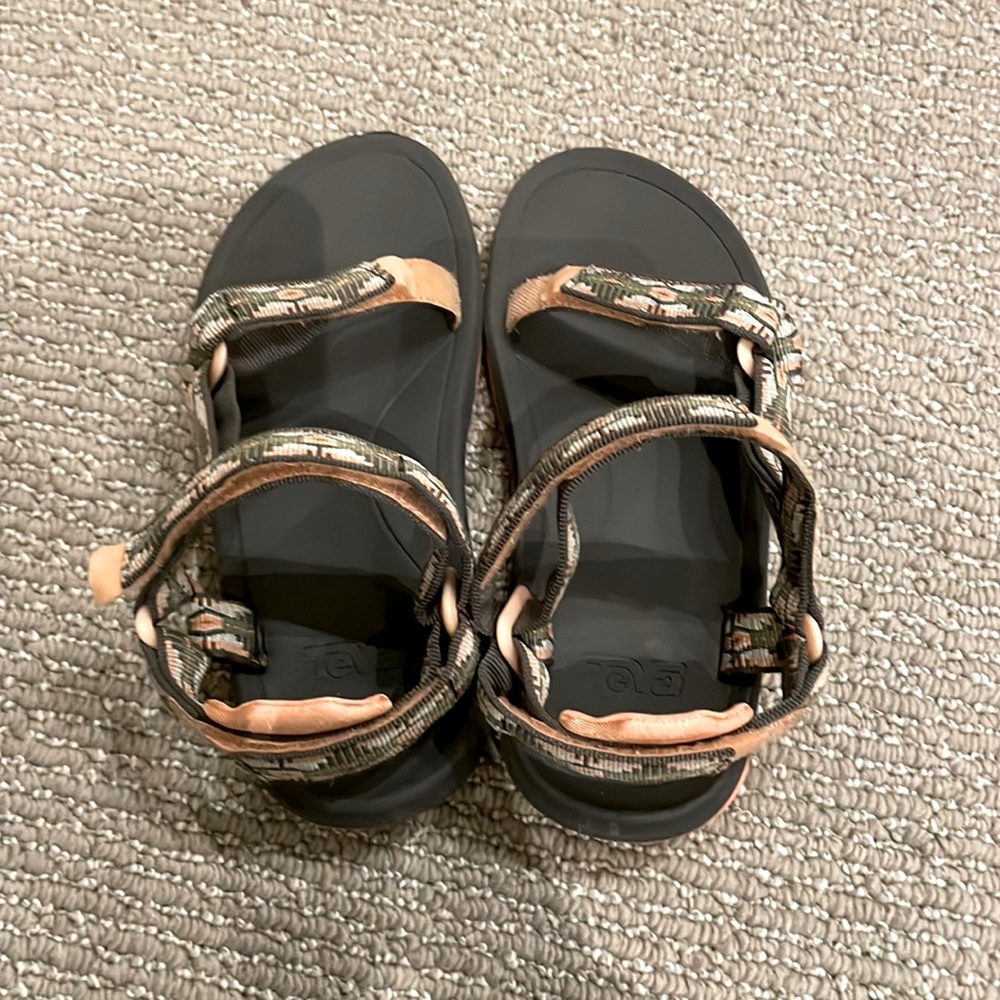 TEVA water shoes - peach and green design on webbing - size 5